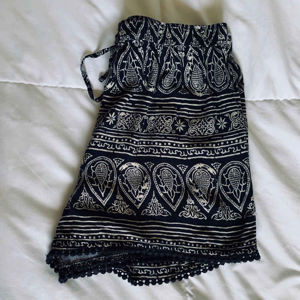 Hollister Flowy Patterned Shorts